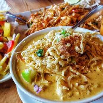 Jatujak - Khao Soi (front) and Pad Thai (back) - Food Delivery Services Near Me - Toronto, Ontario