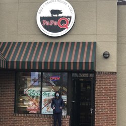 PaPa Q's - Cool bbq place off the side of a strip mall deli