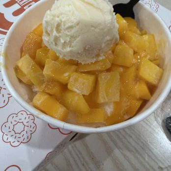 Dessert Cafe - Crazy mango snowflake with vanilla ice cream - Waffles Near Me - Berkeley, California
