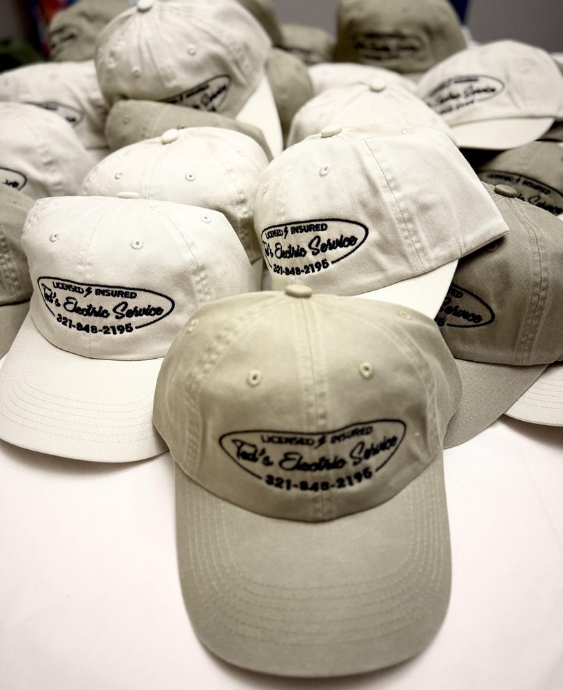 Stitchin' Mama Logo