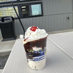 Hot fudge and peanut butter sundae