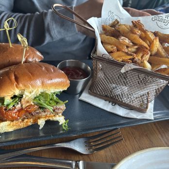 Taverna Veranda - Lamb burger - Mediterranean Near Me - Edgewater, New Jersey