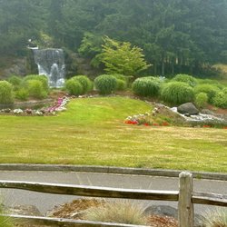 Beautiful huge waterfall, scenery with ponds on the golf course. Patio dining too.