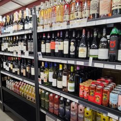 Brenna's Mosier Market - Lots of wine, it is the Columbia Gorge!