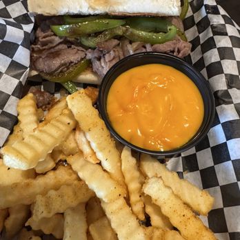 The Lincoln Pub And Grub - Philly cheesesteak cheese on side cause of a picky boyfriend - Beer Bar Near Me - Clovis, California