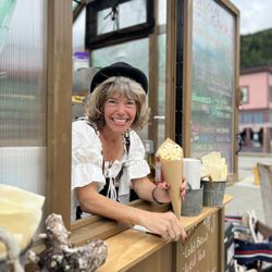 Sassy's House Of Negotiable Seasonings - Sassy's Wagon in Skagway on 4th of July