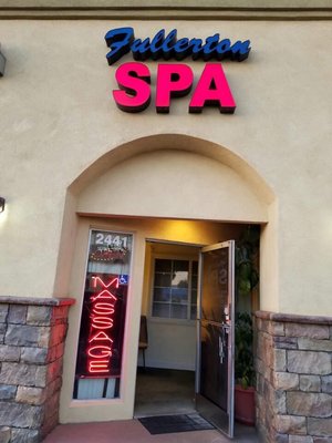 Fullerton Spa by null