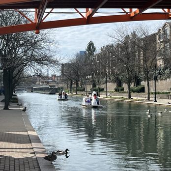 Indianapolis Canal Walk - Swan paddle boat rentals - Hiking Near Me - Indianapolis, Indiana Indianapolis Canal Walk - Swan paddle boat rentals - Hiking Near Me - Indianapolis, Indiana
