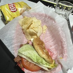 Hiway Inn - Burger and chips