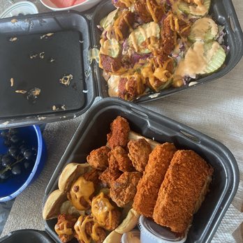 Dave's Hot Chicken - Large Top Loaded Fries, Daves Big Trio - Chicken Shop Near Me - Braintree, Massachusetts Dave's Hot Chicken - Large Top Loaded Fries, Daves Big Trio - Chicken Shop Near Me - Braintree, Massachusetts