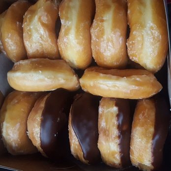 Reynolds Donut Shop - a box of doughnuts - Donuts Near Me - Quincy, Florida Reynolds Donut Shop - a box of doughnuts - Donuts Near Me - Quincy, Florida