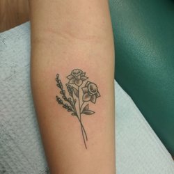 Unique Ink Custom Tattoos - Daffodil Bouquet by Lonnie