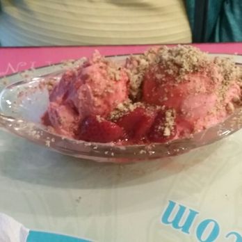 Dewar's Candy Shop - Strawberry w/strawberry topping & almonds - Candy Stores Near Me - Bakersfield, California
