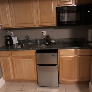 Princess Anne Hotel - Our kitchenette - Hotels Near Me - Asheville, North Carolina