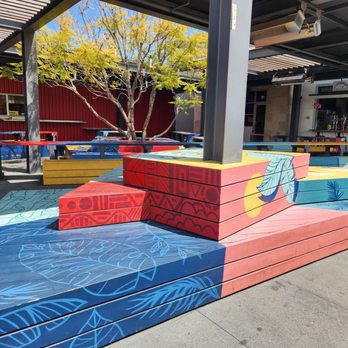 Shootz - The courtyard area isn't completely covered - Hawaiian Near Me - Long Beach, California