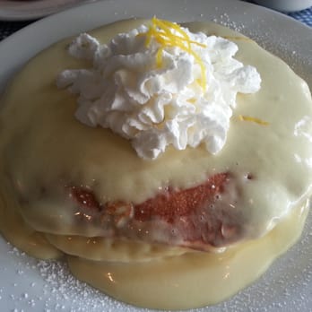 Moke's Bread & Breakfast - Liliko'i Pancakes - Breakfast & Brunch Near Me - Kailua, Hawaii