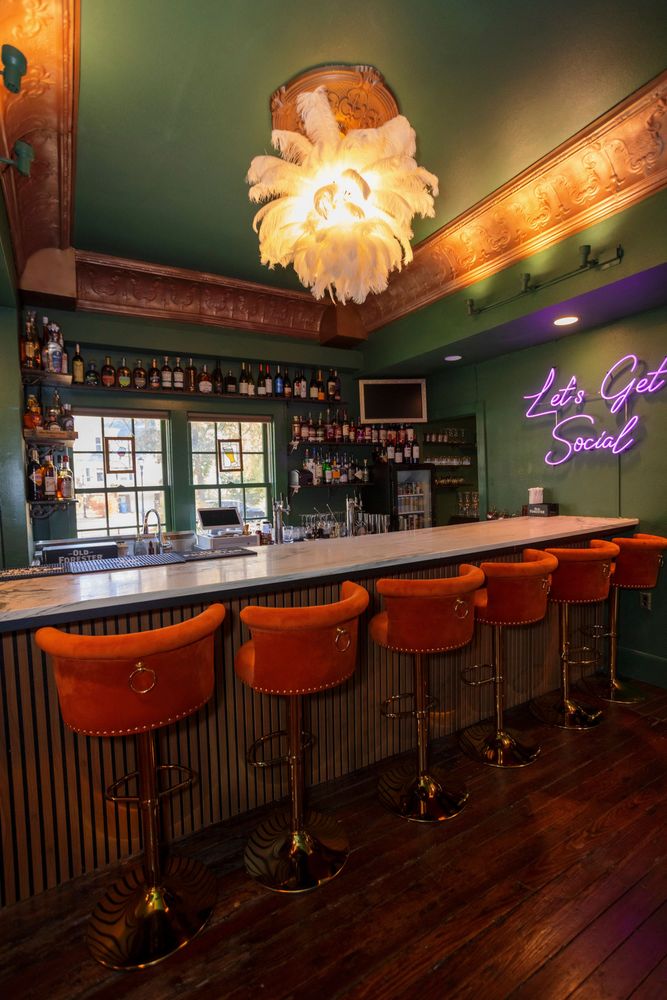 Vondra Social House Logo