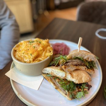 Yardbird - Smoked Brisket Sandwich was underwhelming but the side of Mac & Cheese made up for it! - Southern Near Me - Dallas, Texas