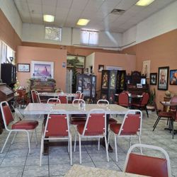 Peppe's Restaurant - Inside Peppe's in Canutillo. Open, bright, and clean.