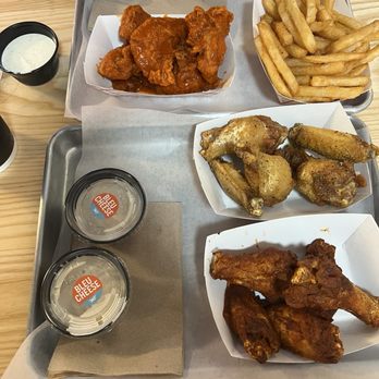 Wing Zone Hot Chicken & Wings - 6pc Boneless wing combo & 10pc Original wings - Chicken Wings Near Me - Yuba City, California