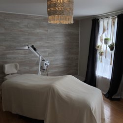 Scarlett Rose Aveda Salon - Our beautiful clean and safe facial treatment room.