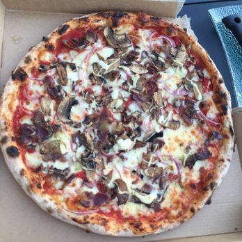 Pizza Mongelli - La TOLOSA base tomate / champignons/gésiers/ oignons - Pizza Near Me - Balma, 31