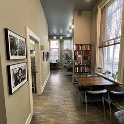Iris BookCafé