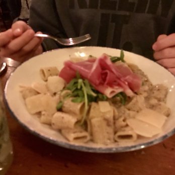 Café Blanc - Rigatoni with summer truffle oil, arugula and Serrano ham. - French Near Me - Paris, 75