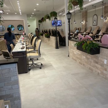 Qq Nail Lounge - Nail Salons Near Me - Knoxville, Tennessee