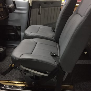 Regal Air Flight School - Leather Seats. - Flight Instruction Near Me - Everett, Washington