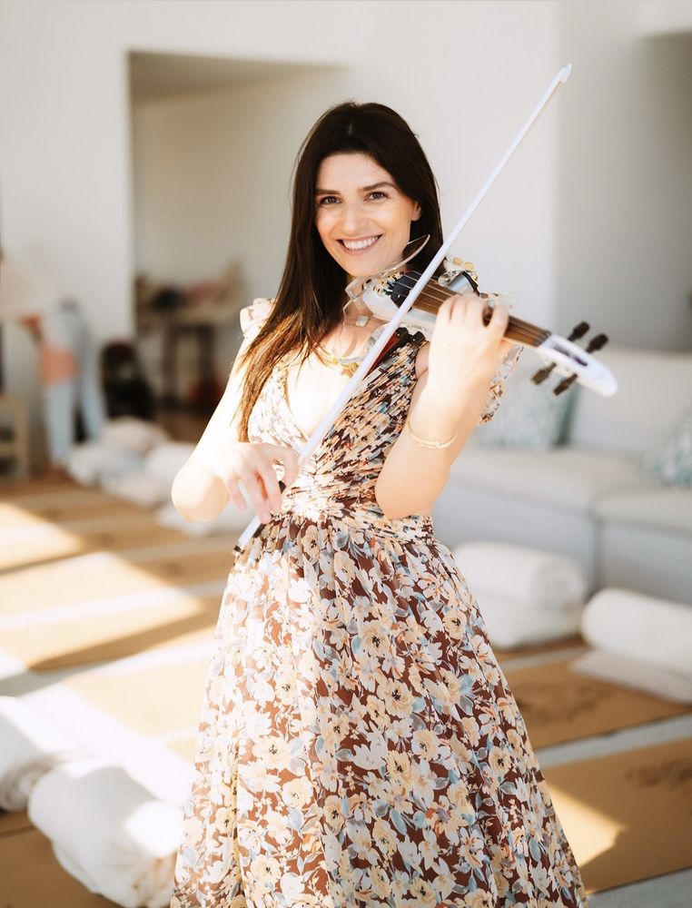Marina Karakhanian Violinist