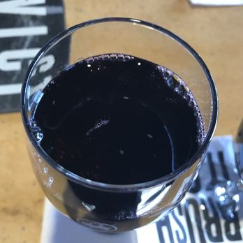 Buffalo Wild Wings - Merlot on the rocks - American Near Me - Orlando, Florida