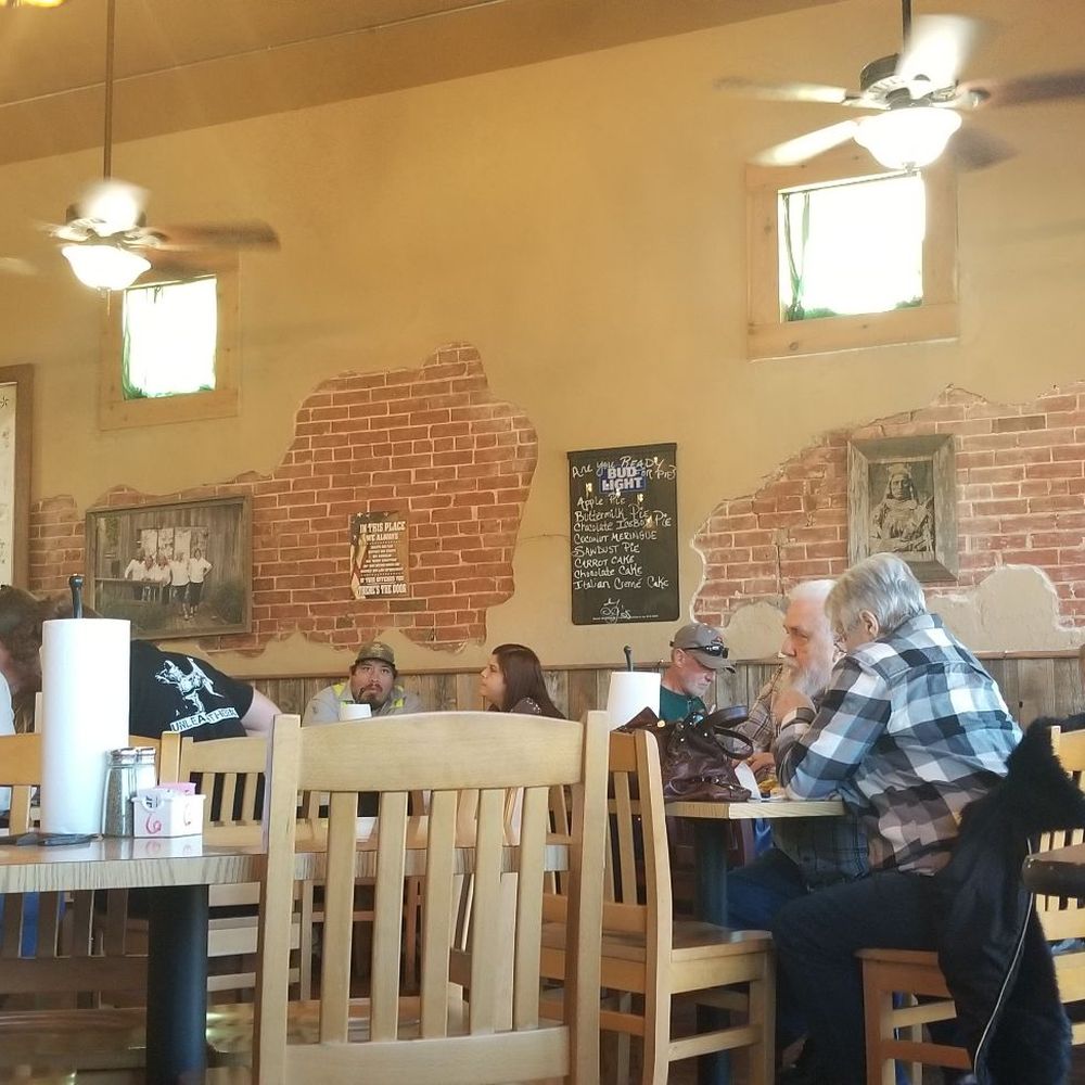 Gg's Corner Cafe - Cafes Near Me - Marion, Texas