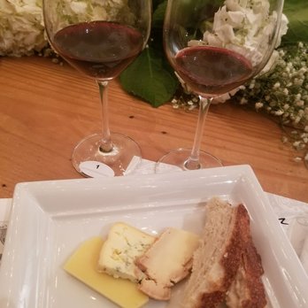 LearnAboutWine - 3 cheese, Pain pre-dessert - Wine Tasting Classes Near Me - Los Angeles, California