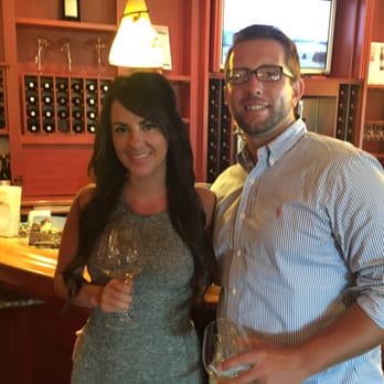 King Estate Winery - Tasting bar - Wineries Near Me - Eugene, Oregon
