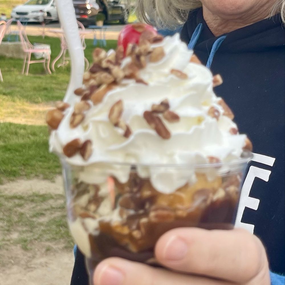 Pammy's ice cream PARLOR - Turtle sundae - Ice Cream & Frozen Yogurt Near Me - Harpswell, Maine Pammy's ice cream PARLOR - Turtle sundae - Ice Cream & Frozen Yogurt Near Me - Harpswell, Maine
