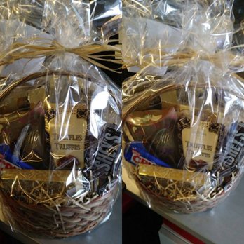 Q Florist - Gift basket that my friend surprised me with. - Florists Near Me - New York, New York Q Florist - Gift basket that my friend surprised me with. - Florists Near Me - New York, New York
