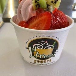 1st Treat Yogurt - Kiwi Strawberry Yogurt with fresh Kiwis and strawberries