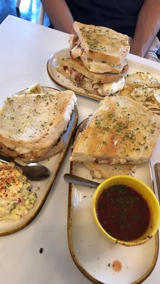 Grilled Cheese Bar by null