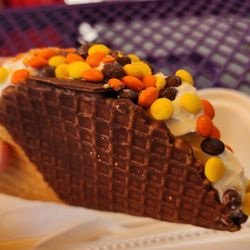 Twistee Treat - Posner Park - Reese's Pieces Waffle Taco