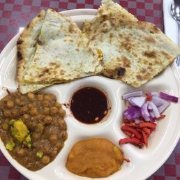 Amritsari kulcha and channa plate