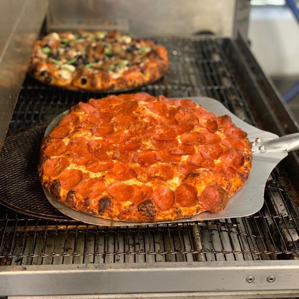 HURON STRAW HAT PIZZA Updated August 2024 160 Photos & 24 Reviews