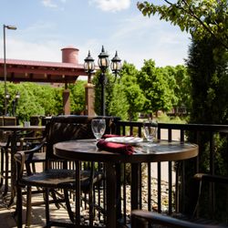 6300 Restaurant and Lounge - Patio dining