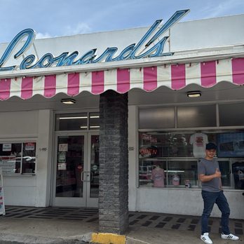 Leonard's Bakery - Bakeries Near Me - Honolulu, Hawaii