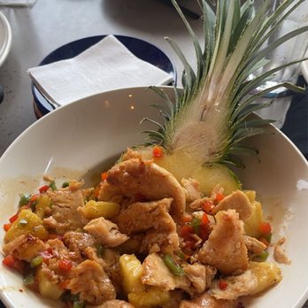 Bahama Breeze - Jerk Chicken Pineapple Bowl - Latin American Near Me - Charleston, South Carolina Bahama Breeze - Jerk Chicken Pineapple Bowl - Latin American Near Me - Charleston, South Carolina
