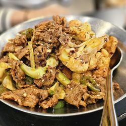 Home Eat - Tidu Sliced Beef Pot 提督香锅肥牛