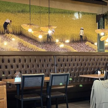 Me’s Kitchen - Beautiful Ambience - Vietnamese Near Me - Sacramento, California Me’s Kitchen - Beautiful Ambience - Vietnamese Near Me - Sacramento, California