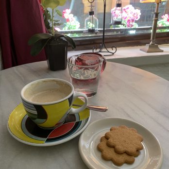 Grändes Café - Cappuccino and complimentary cookies - Coffee & Tea Near Me - Stockholm, Alberta Grändes Café - Cappuccino and complimentary cookies - Coffee & Tea Near Me - Stockholm, Alberta