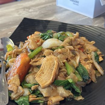 Elephant Thai Kitchen - Thai Near Me - Long Beach, California
