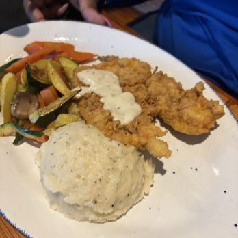 Mama's Cafe - Chicken Fried Chicken w Mashed Potatoes & Veggies - American Near Me - San Antonio, Texas